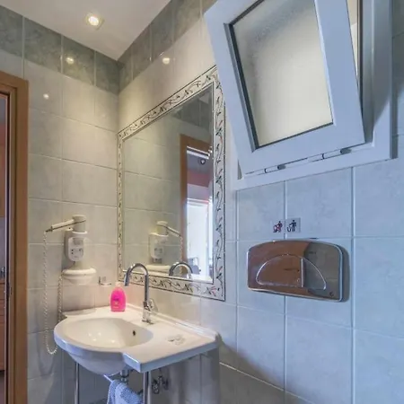 Hotel Anassa 2*
